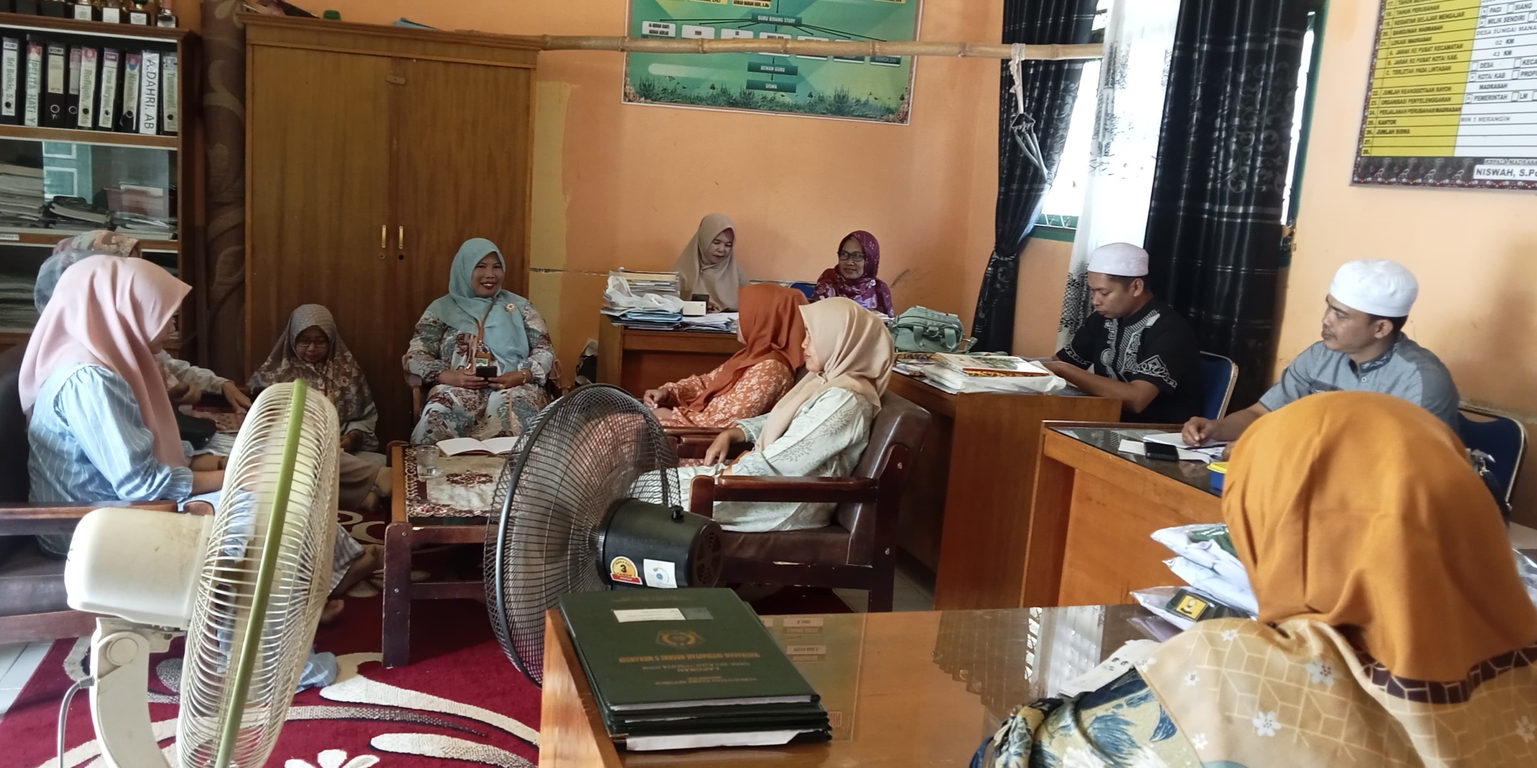 Awal Semester: Kepala Madrasah Rapat Bersama Majelis Guru Awal Semester: Kepala Madrasah Rapat Bersama Majelis Guru