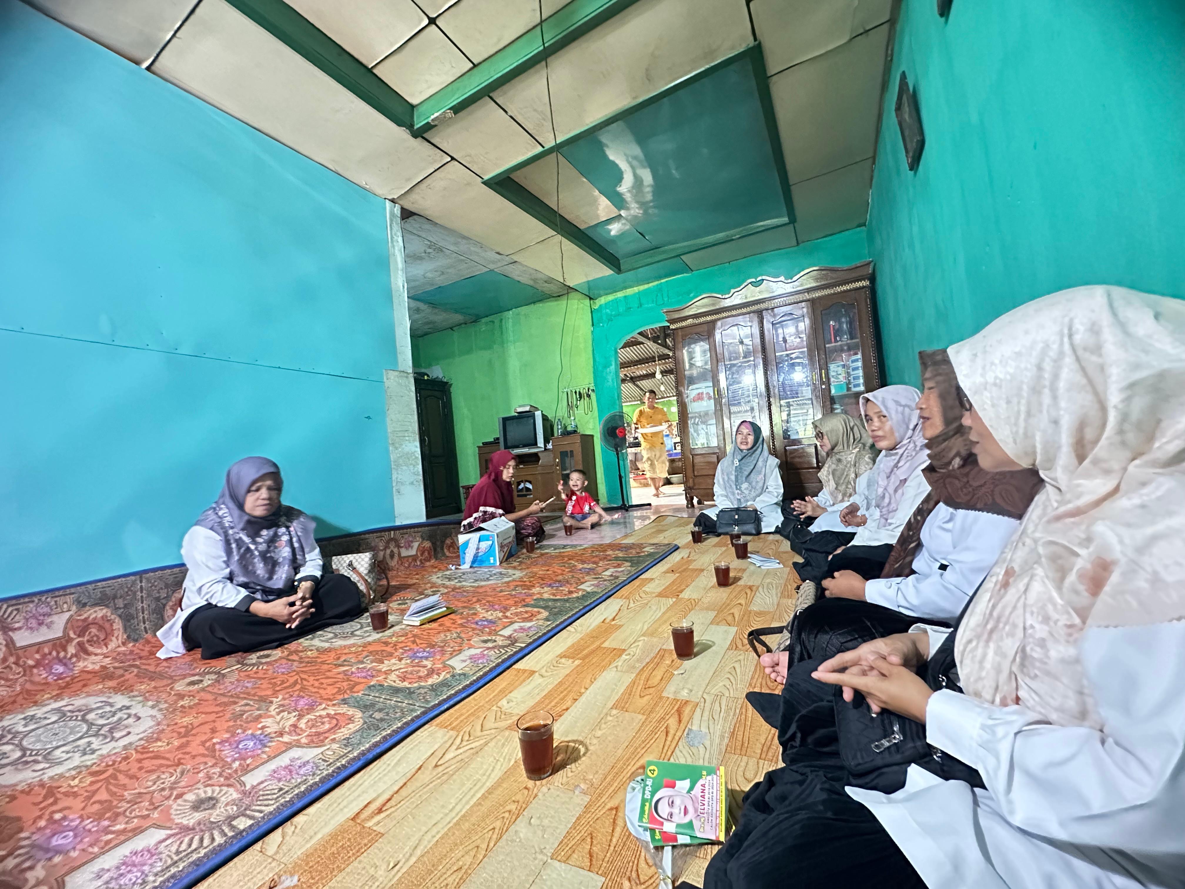 Takziah di Rumah Komite Madrasah